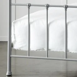 Provincial Home Living Beds + Bedheads></noscript>Alexander Queen Bed