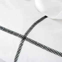 Provincial Home Living Quilt Covers></noscript>Metro Quilt Cover - White & Black